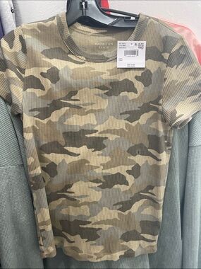 American Eagle Outfitters Women's Camouflage Short Sleeve Tee - Olive/Tan